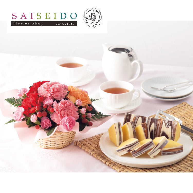 アレンジメントと「柳月」三方六のセット